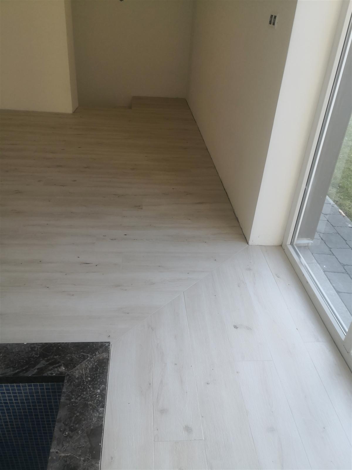 Willa z wewnętrznym basenem wykończonym mozaiką — zdjęcie 37